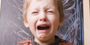 Qué hacer si mi hijo no quiere ir al colegio